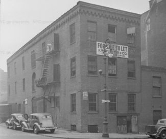 21 Dunham Place in 1940 (prior to removal of top floor).